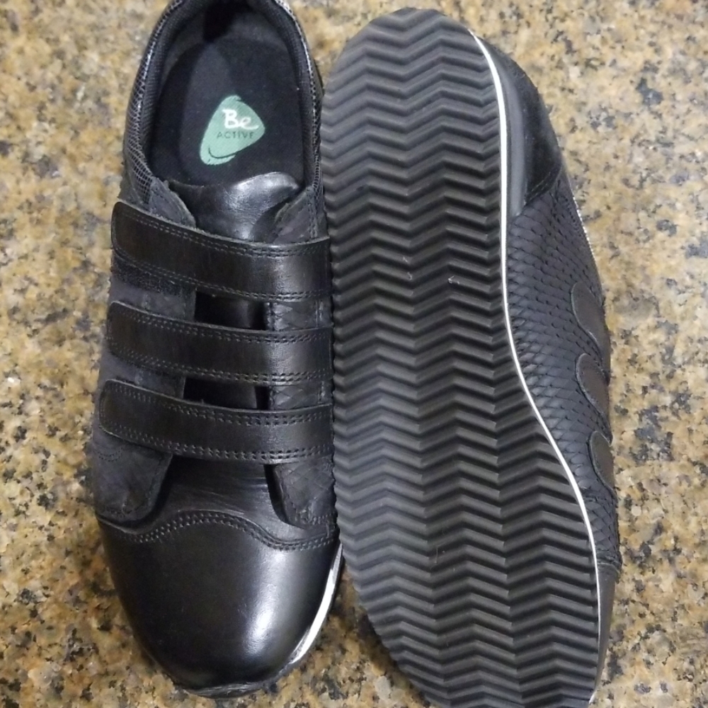 Sneakers - Picture 4 of 5